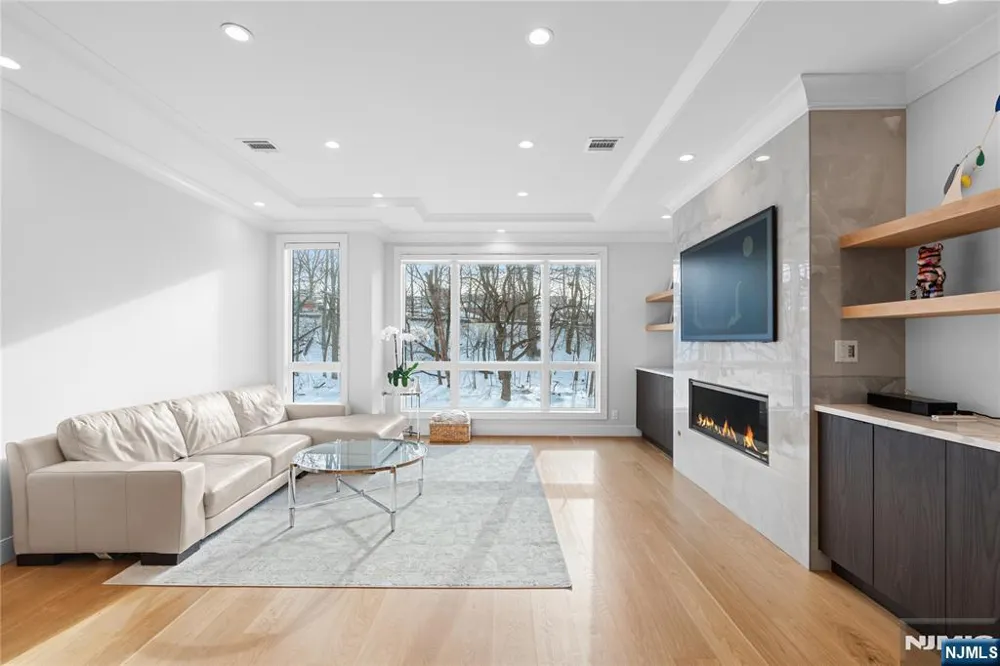 217 5th Street B Palisades Park, NJ 07650