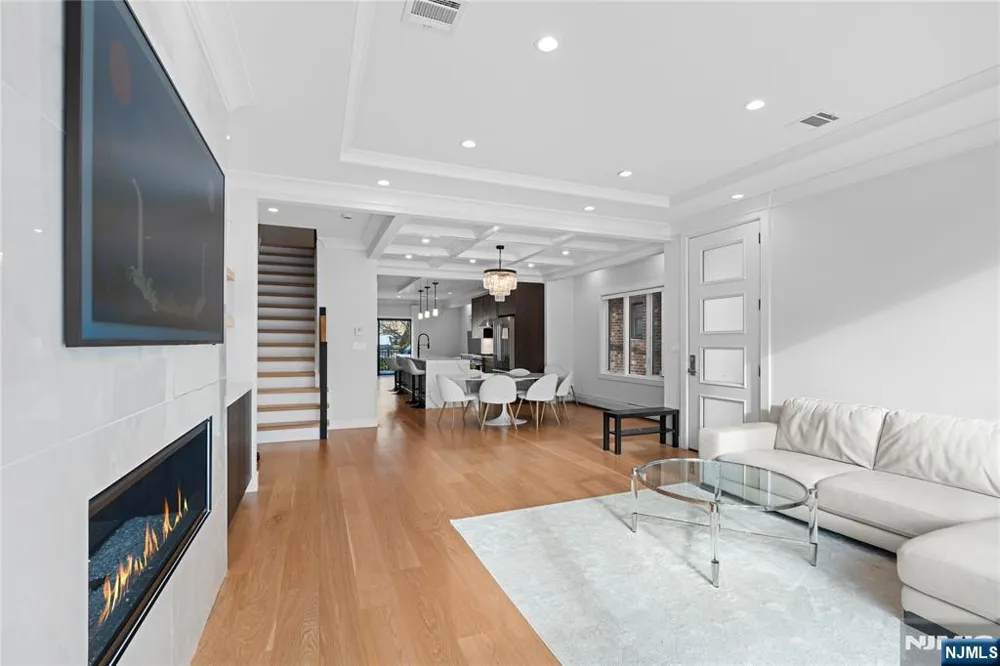 217 5th Street B Palisades Park, NJ 07650