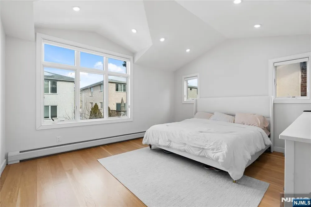 217 5th Street B Palisades Park, NJ 07650