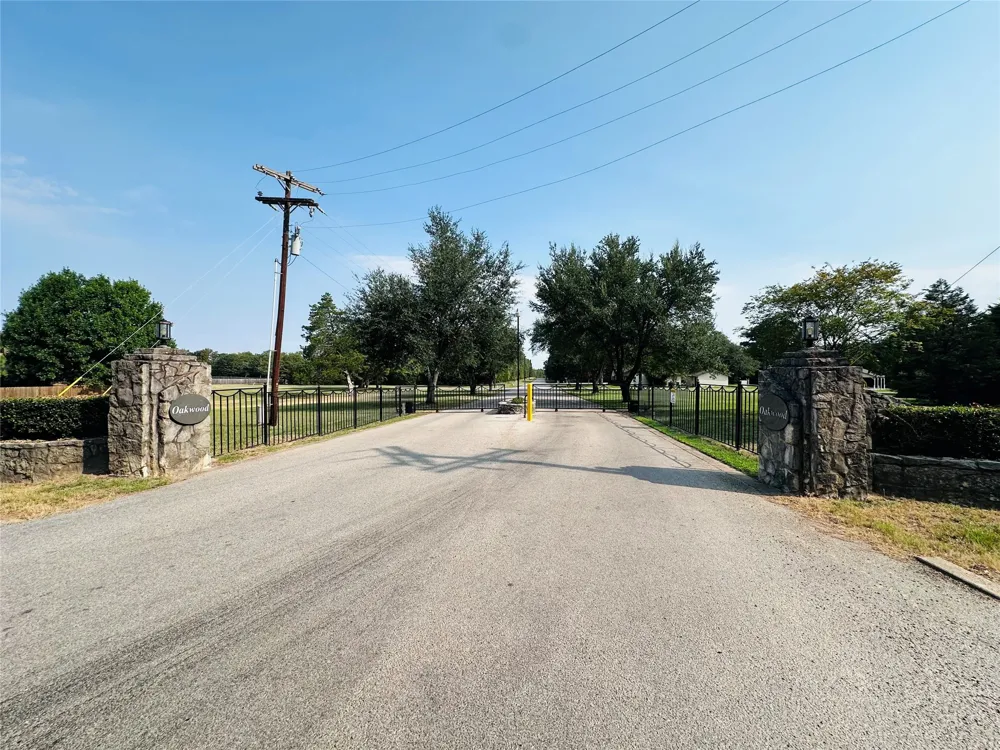 36 Pedernales East Athens, TX 75752