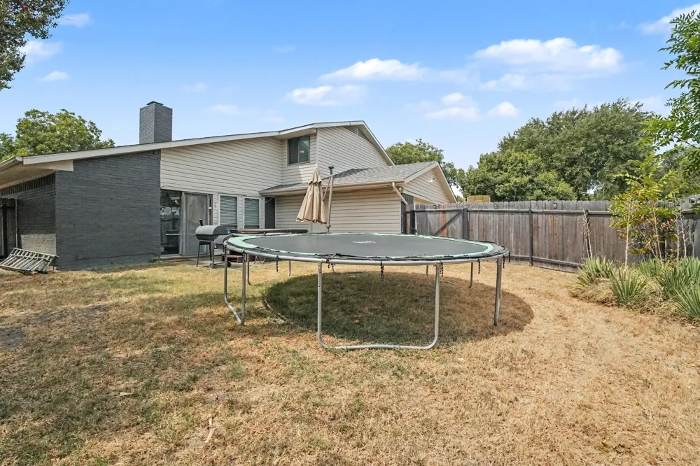 3217 Knights Haven Lane Garland, TX 75044