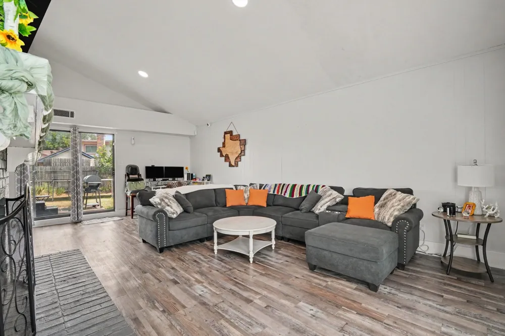 3217 Knights Haven Lane Garland, TX 75044
