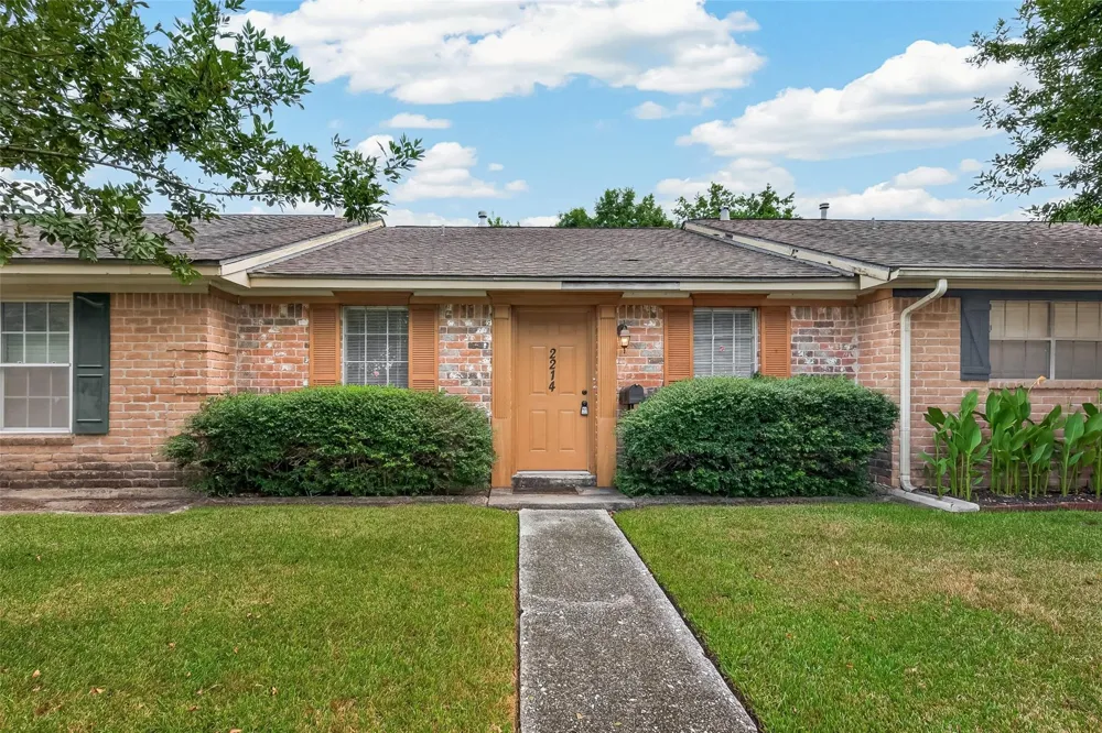 2214 Buchanan Drive Baytown, TX 77520