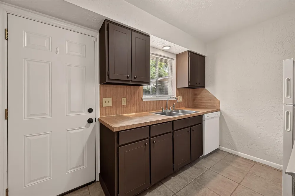 2214 Buchanan Drive Baytown, TX 77520