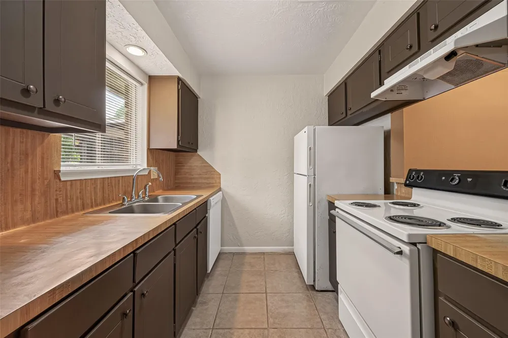 2214 Buchanan Drive Baytown, TX 77520