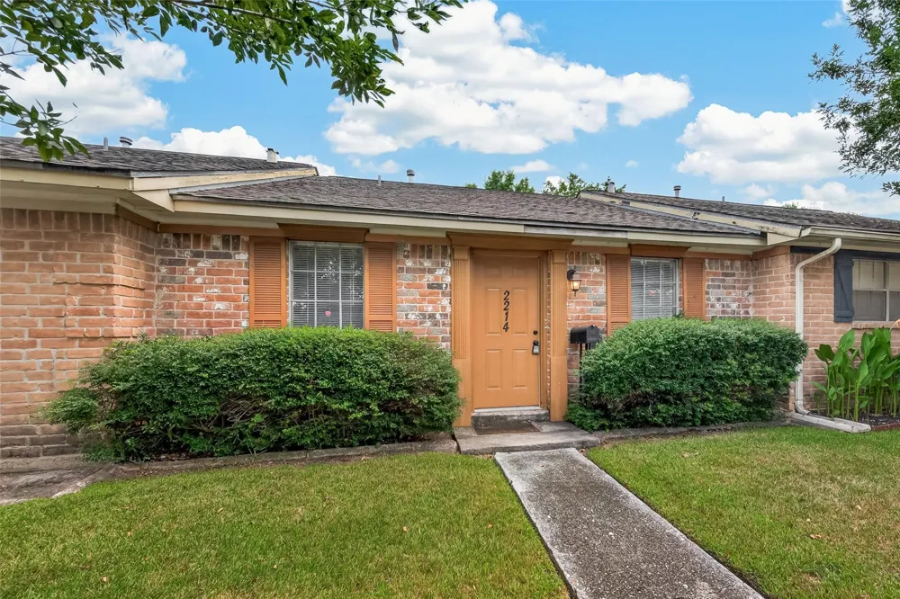 2214 Buchanan Drive Baytown, TX 77520