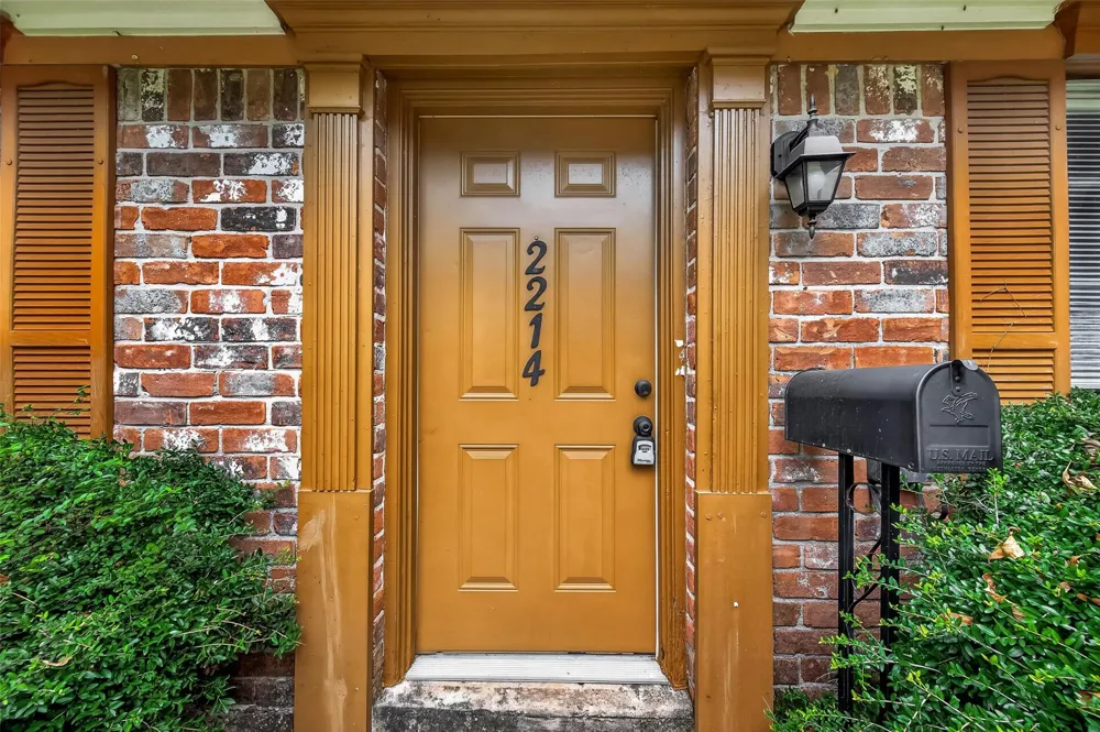 2214 Buchanan Drive Baytown, TX 77520