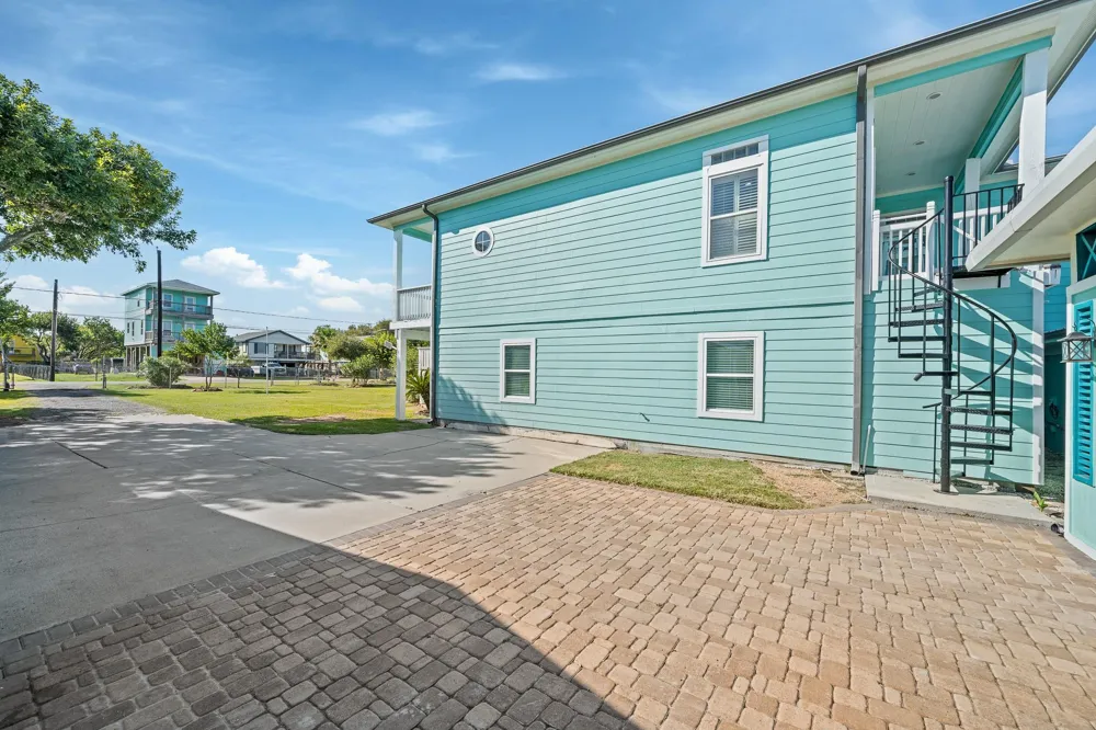 815 5th Street Dickinson, TX 77539