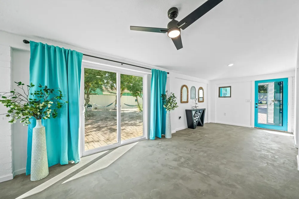 815 5th Street Dickinson, TX 77539