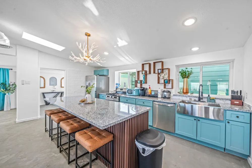 815 5th Street Dickinson, TX 77539