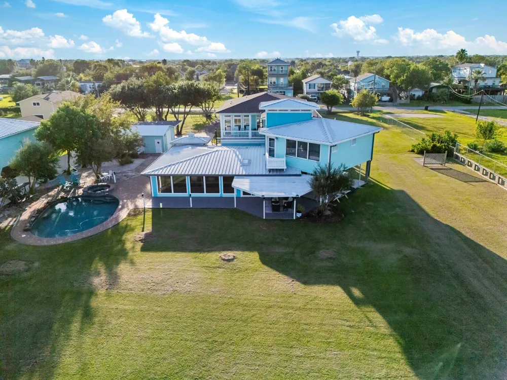 815 5th Street Dickinson, TX 77539