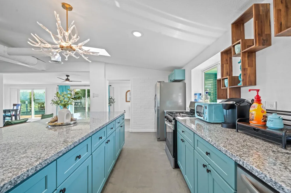 815 5th Street Dickinson, TX 77539