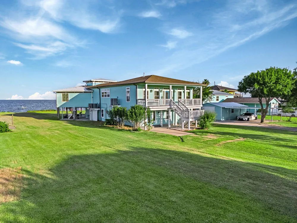 815 5th Street Dickinson, TX 77539