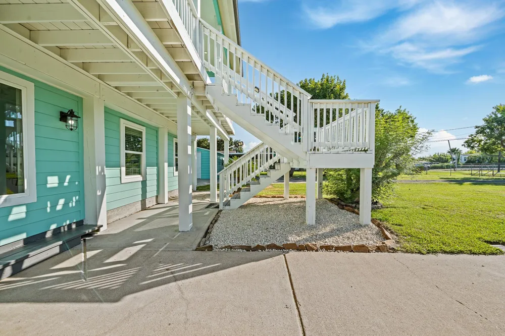 815 5th Street Dickinson, TX 77539