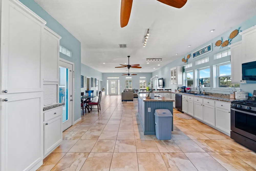 815 5th Street Dickinson, TX 77539
