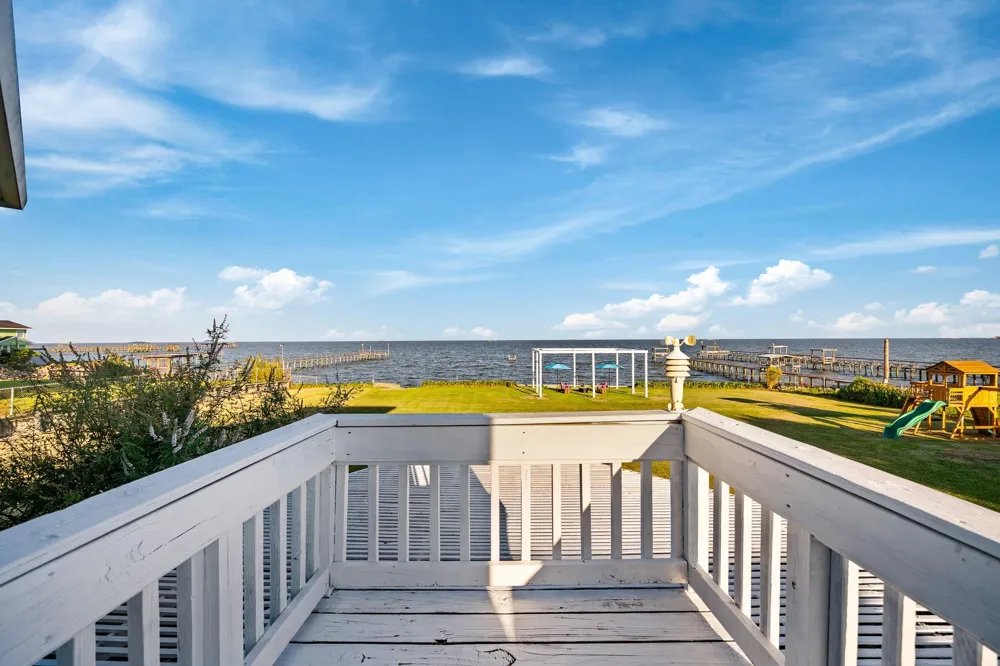 815 5th Street Dickinson, TX 77539