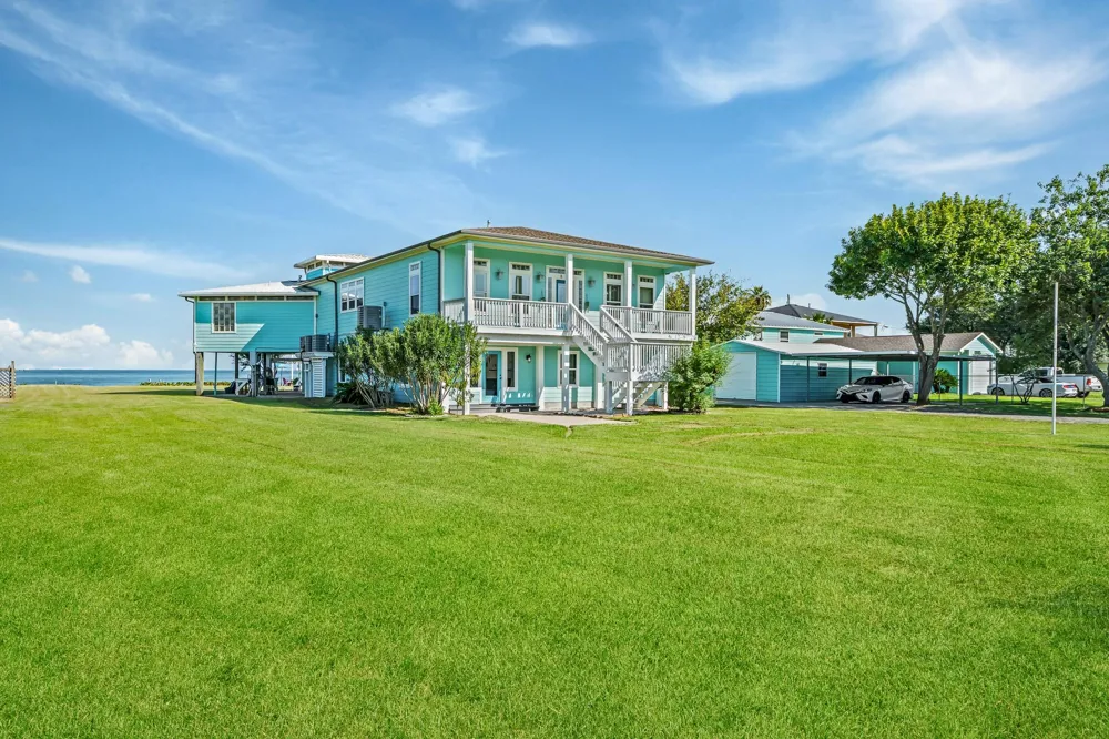 815 5th Street Dickinson, TX 77539