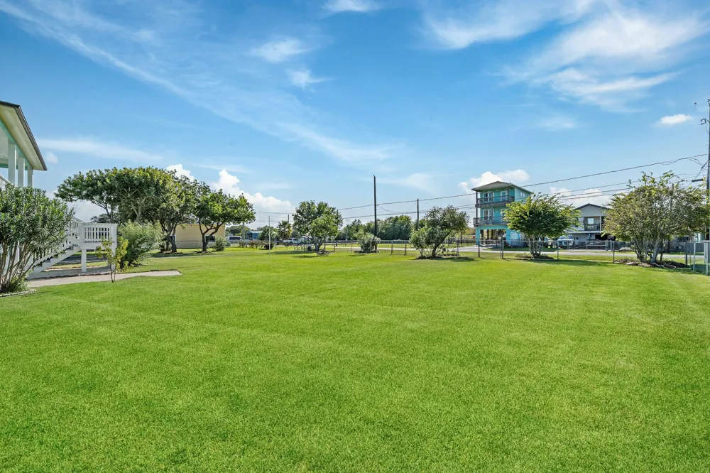 815 5th Street Dickinson, TX 77539