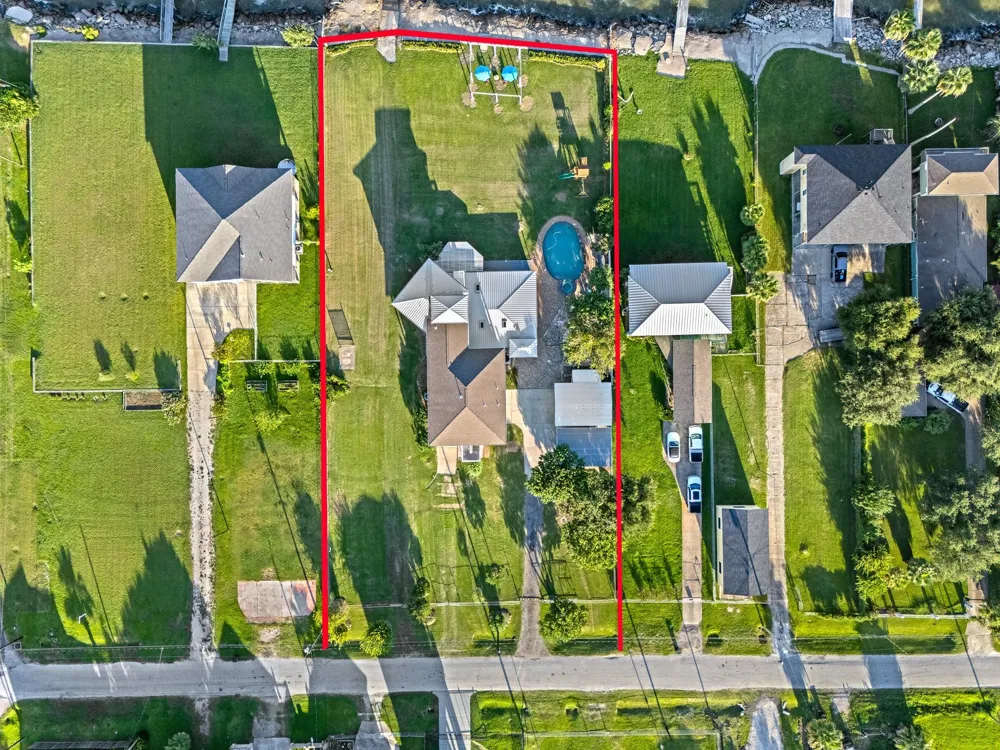 815 5th Street Dickinson, TX 77539