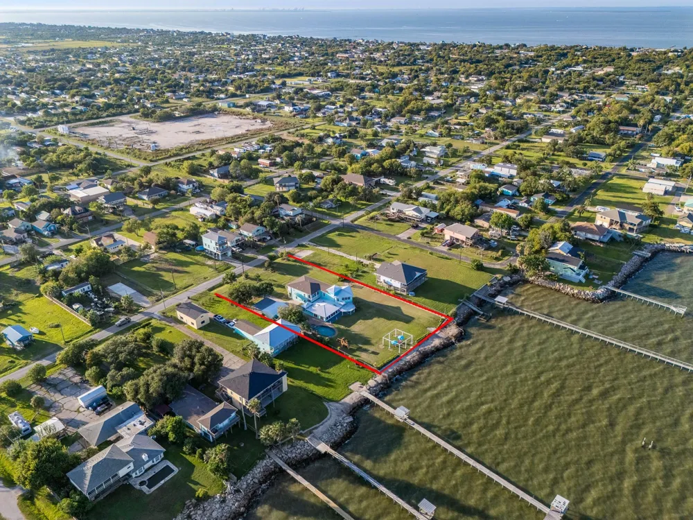 815 5th Street Dickinson, TX 77539