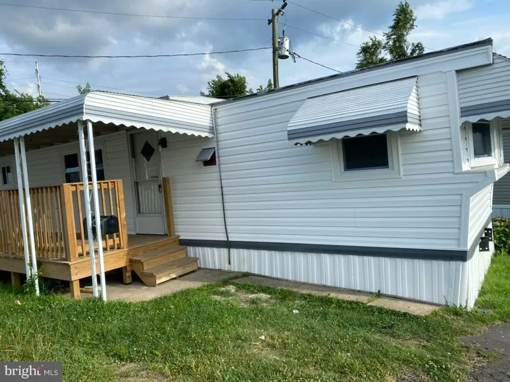 9 COOL BREEZE DRIVE Middle River, MD 21220