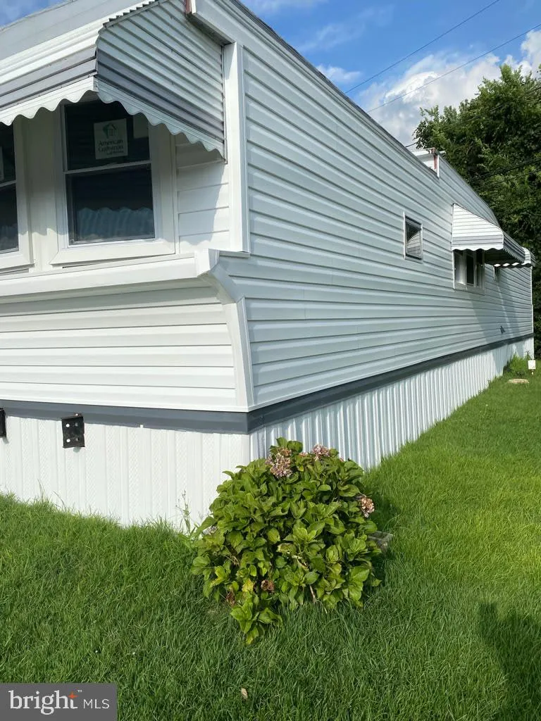9 COOL BREEZE DRIVE Middle River, MD 21220
