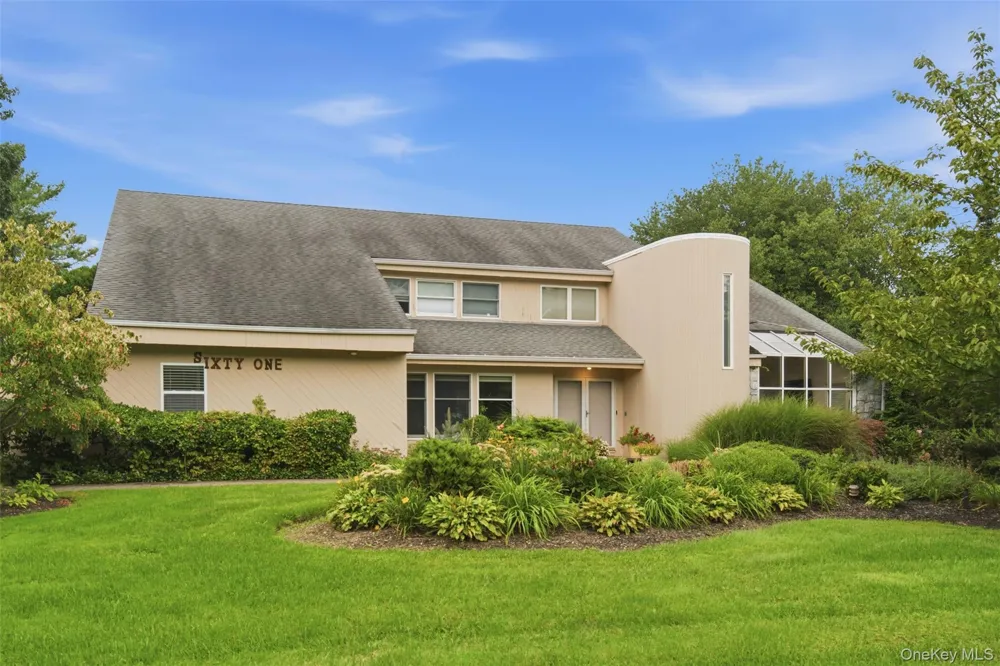 61 Villanova Lane Dix Hills, NY 11746