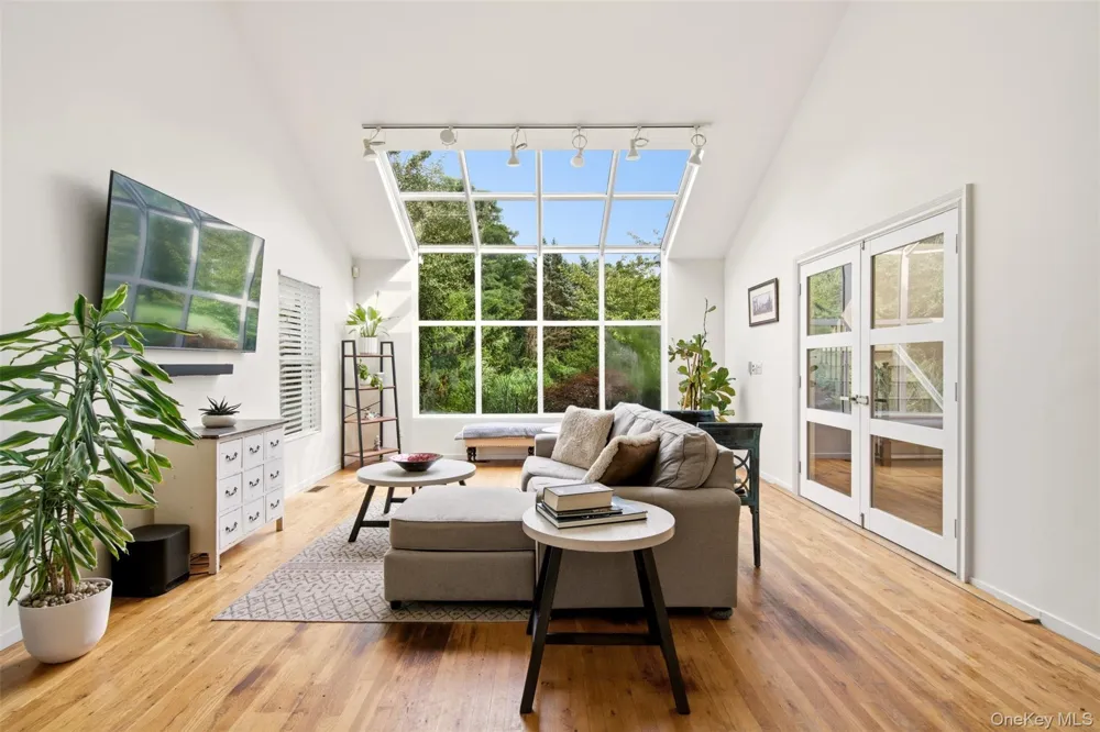61 Villanova Lane Dix Hills, NY 11746
