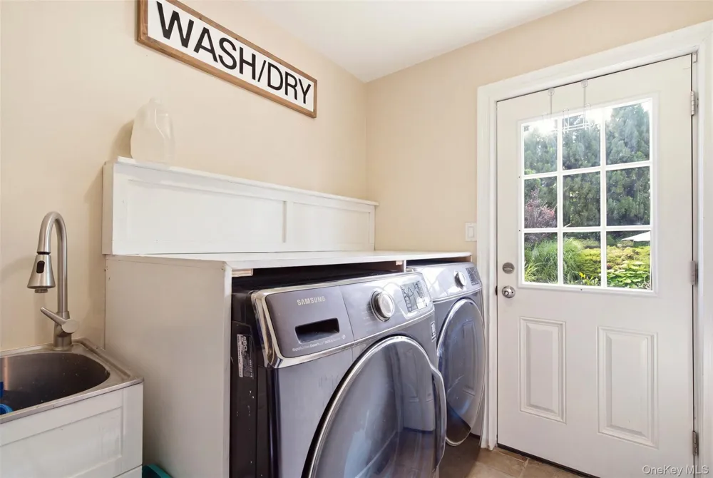 61 Villanova Lane Dix Hills, NY 11746