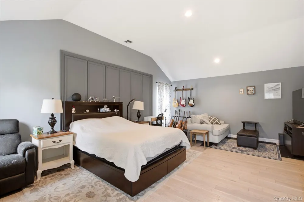 61 Villanova Lane Dix Hills, NY 11746