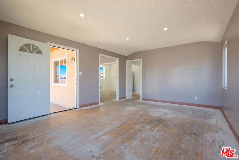 4448 E 56th Street Maywood, CA 90270