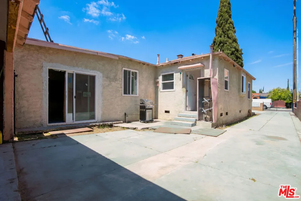 4448 E 56th Street Maywood, CA 90270