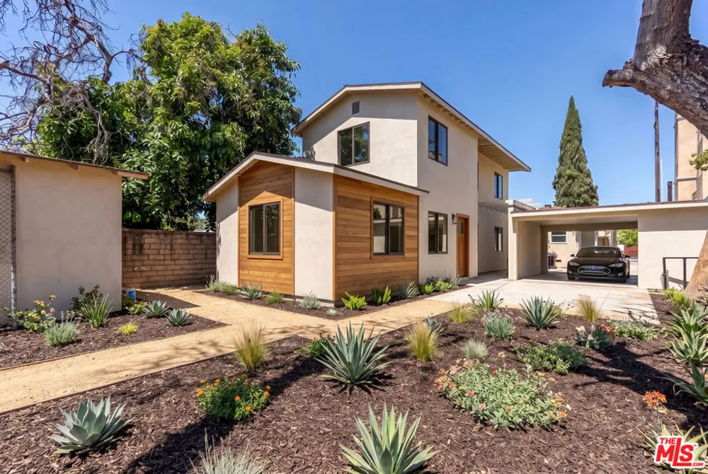 4448 E 56th Street Maywood, CA 90270