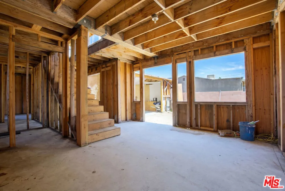 4448 E 56th Street Maywood, CA 90270