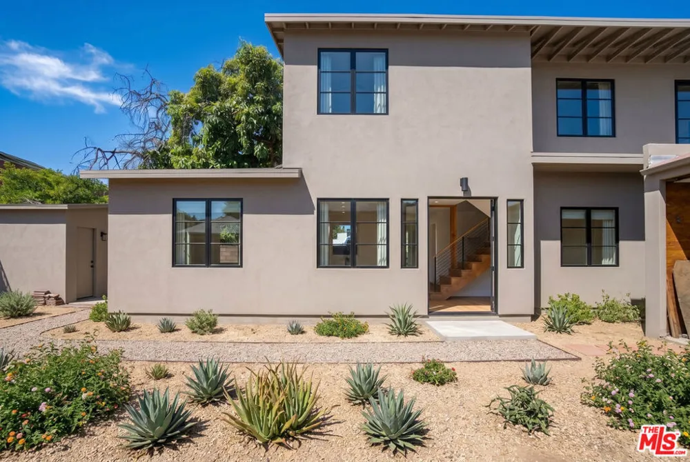 4448 E 56th Street Maywood, CA 90270