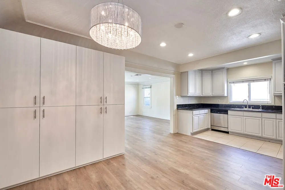 942 S LUCERNE Los Angeles, CA 90019