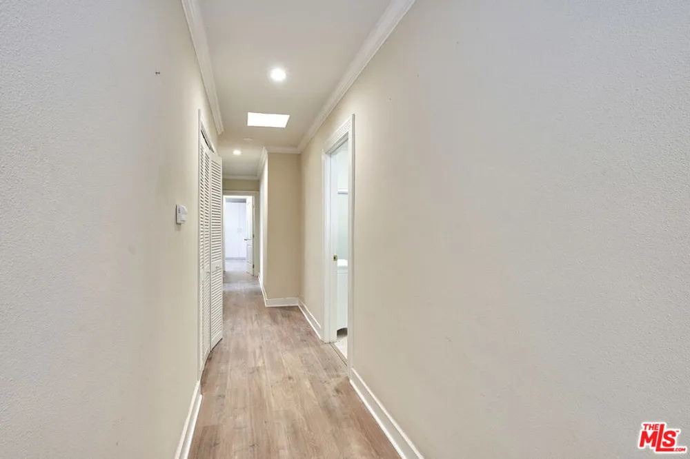 942 S LUCERNE Los Angeles, CA 90019