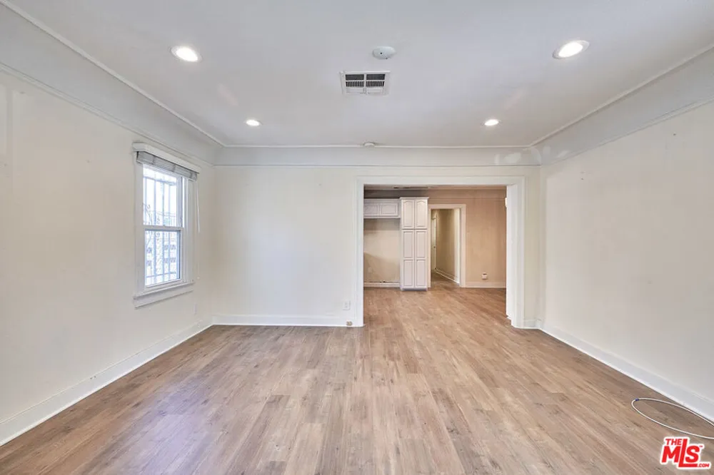 942 S LUCERNE Los Angeles, CA 90019