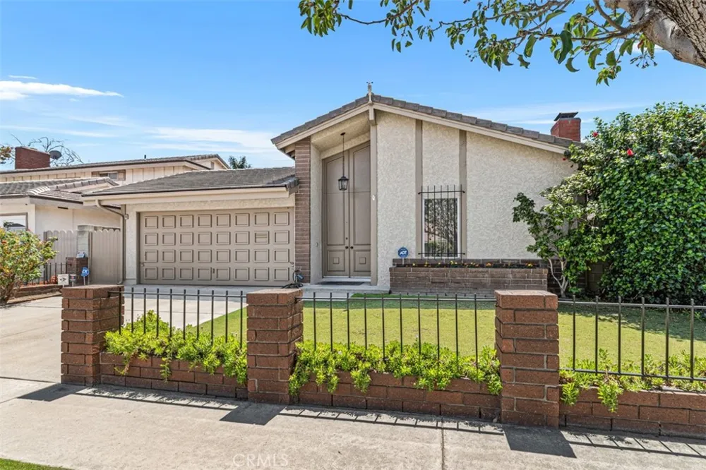 13542 La Jara Cerritos, CA 90703