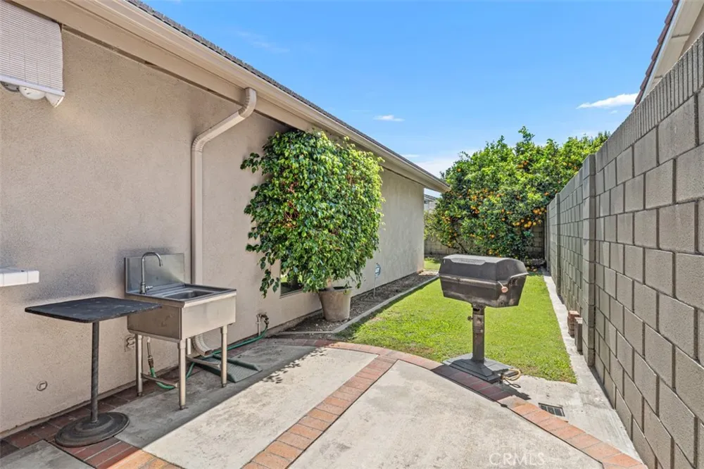 13542 La Jara Cerritos, CA 90703