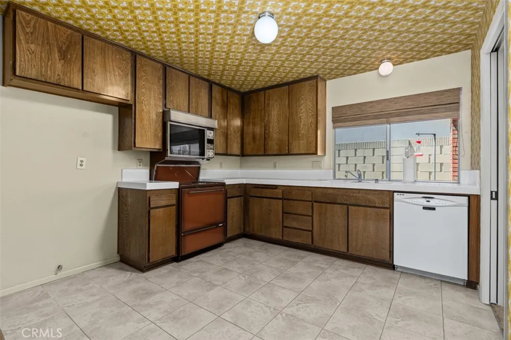 13542 La Jara Cerritos, CA 90703