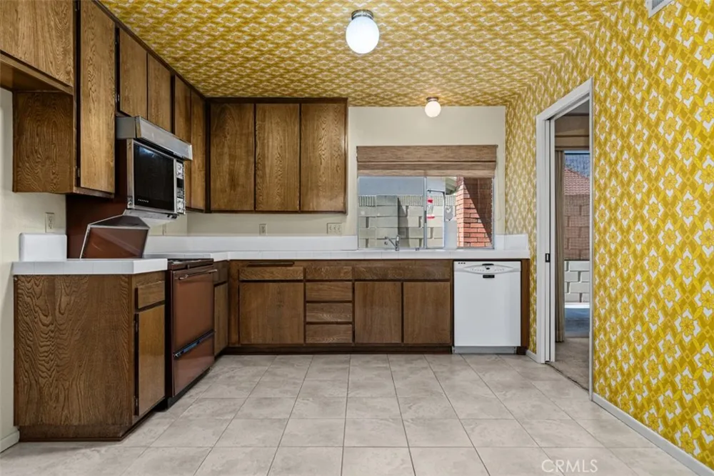 13542 La Jara Cerritos, CA 90703