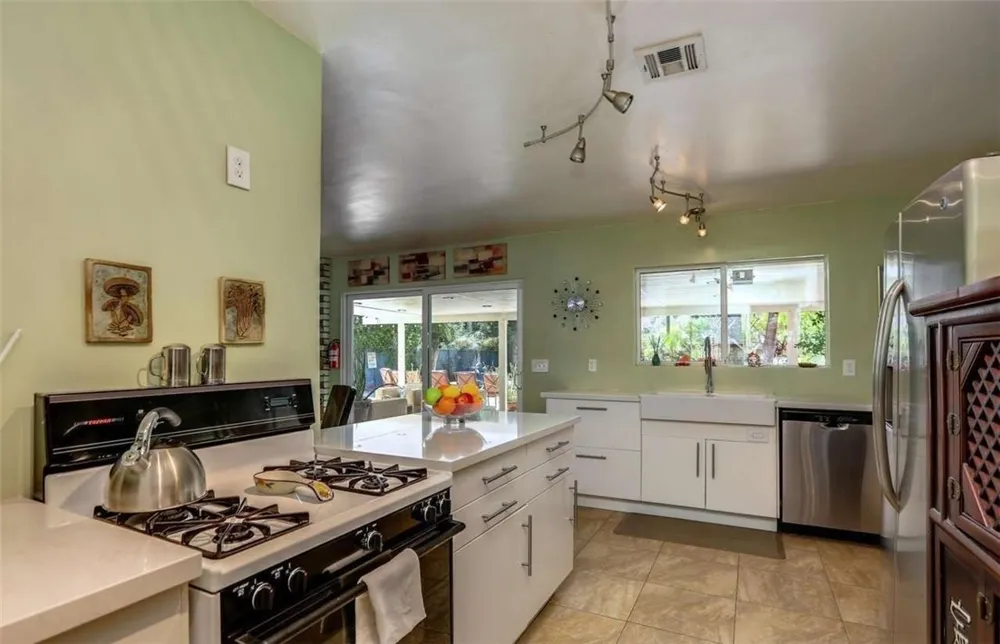 68051 Valley Vista Drive Cathedral City, CA 92234
