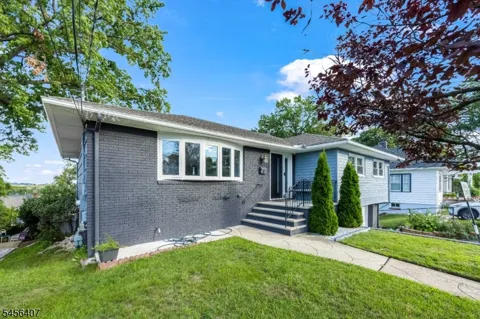 12 Lois Ave