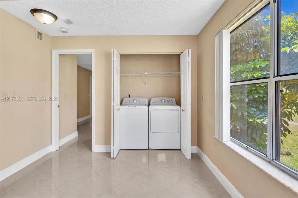 3370 Pinewalk Dr N #1222 Margate, FL 33063