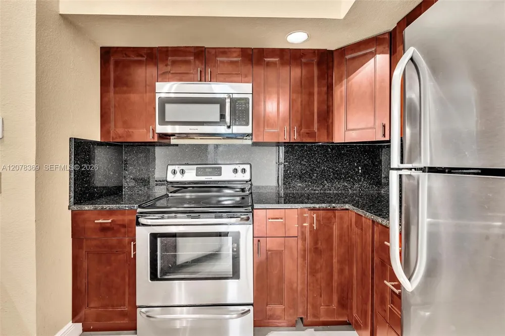 3370 Pinewalk Dr N #1222 Margate, FL 33063