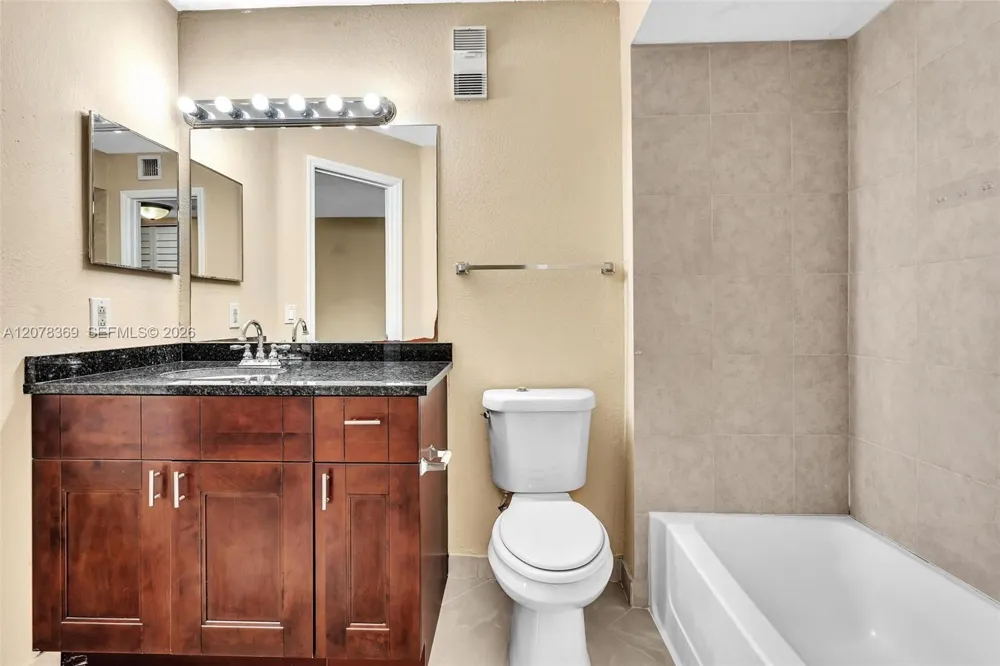 3370 Pinewalk Dr N #1222 Margate, FL 33063