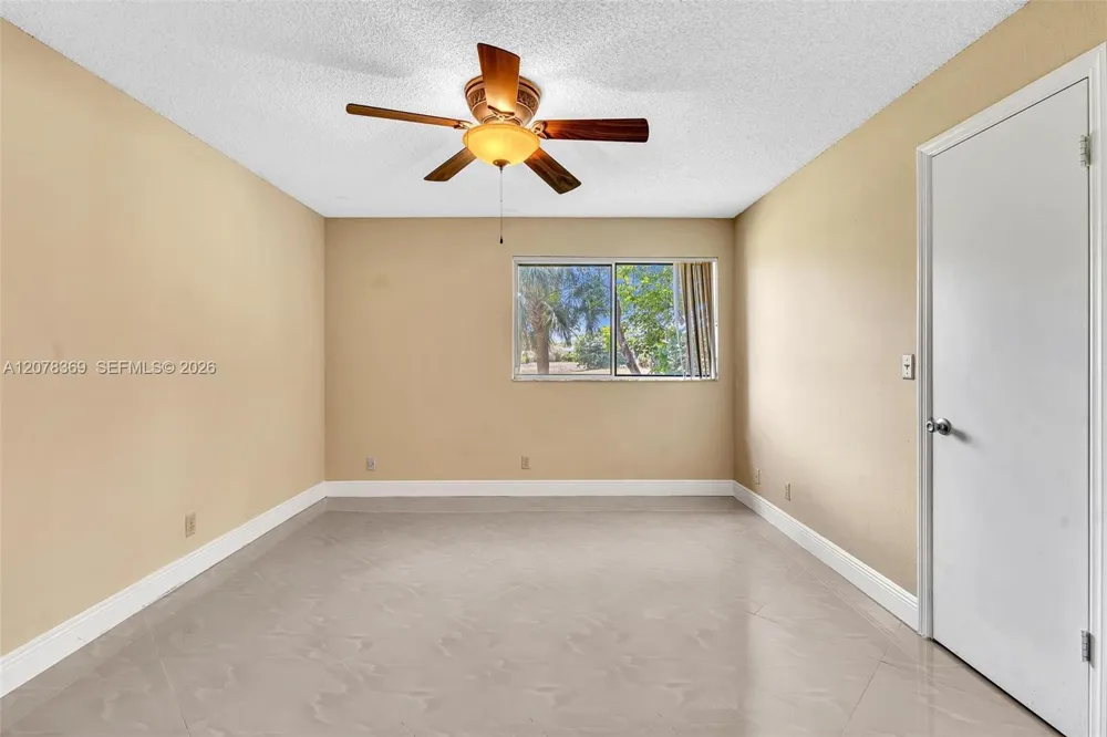 3370 Pinewalk Dr N #1222 Margate, FL 33063