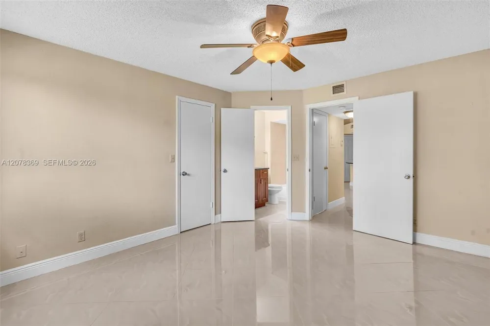3370 Pinewalk Dr N #1222 Margate, FL 33063