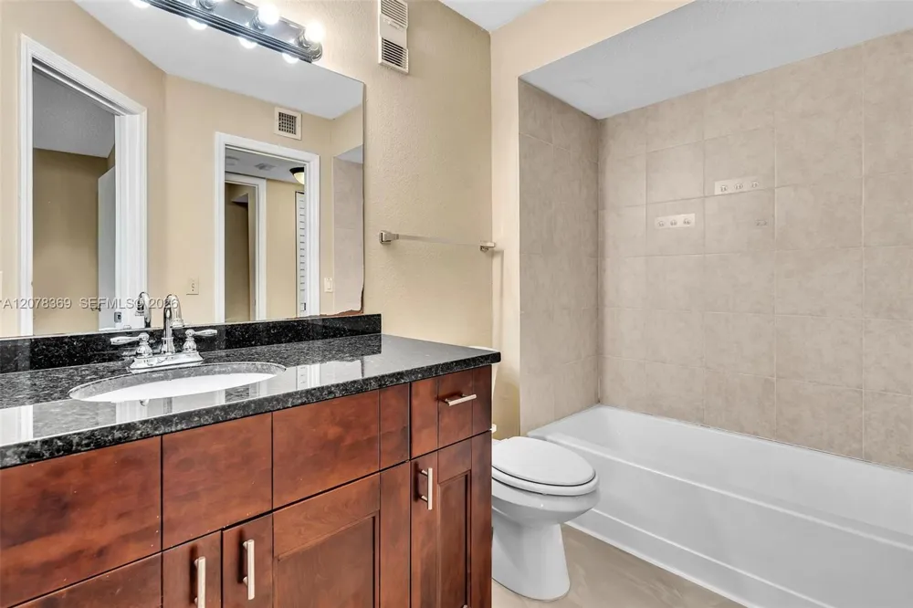 3370 Pinewalk Dr N #1222 Margate, FL 33063